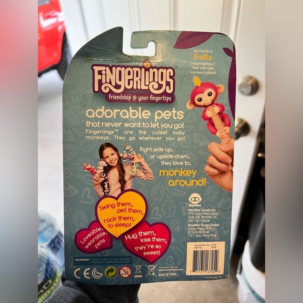 Pink baby monkey Bella Fingerlings new NIP kids toy - Picture 2 of 3
